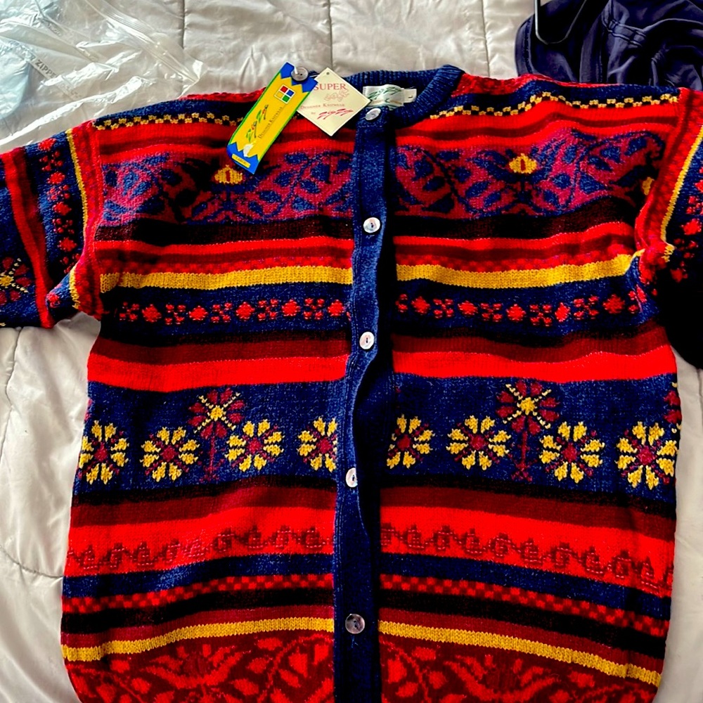 Zigzag button down sweater, size large made in Scotland brand new